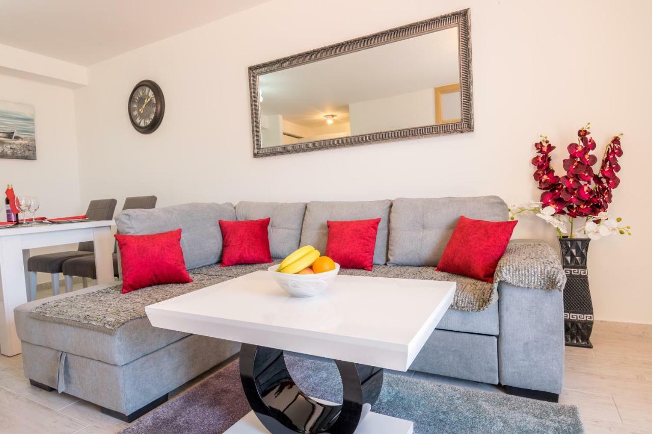Lidija 2 Appartement Makarska Buitenkant foto